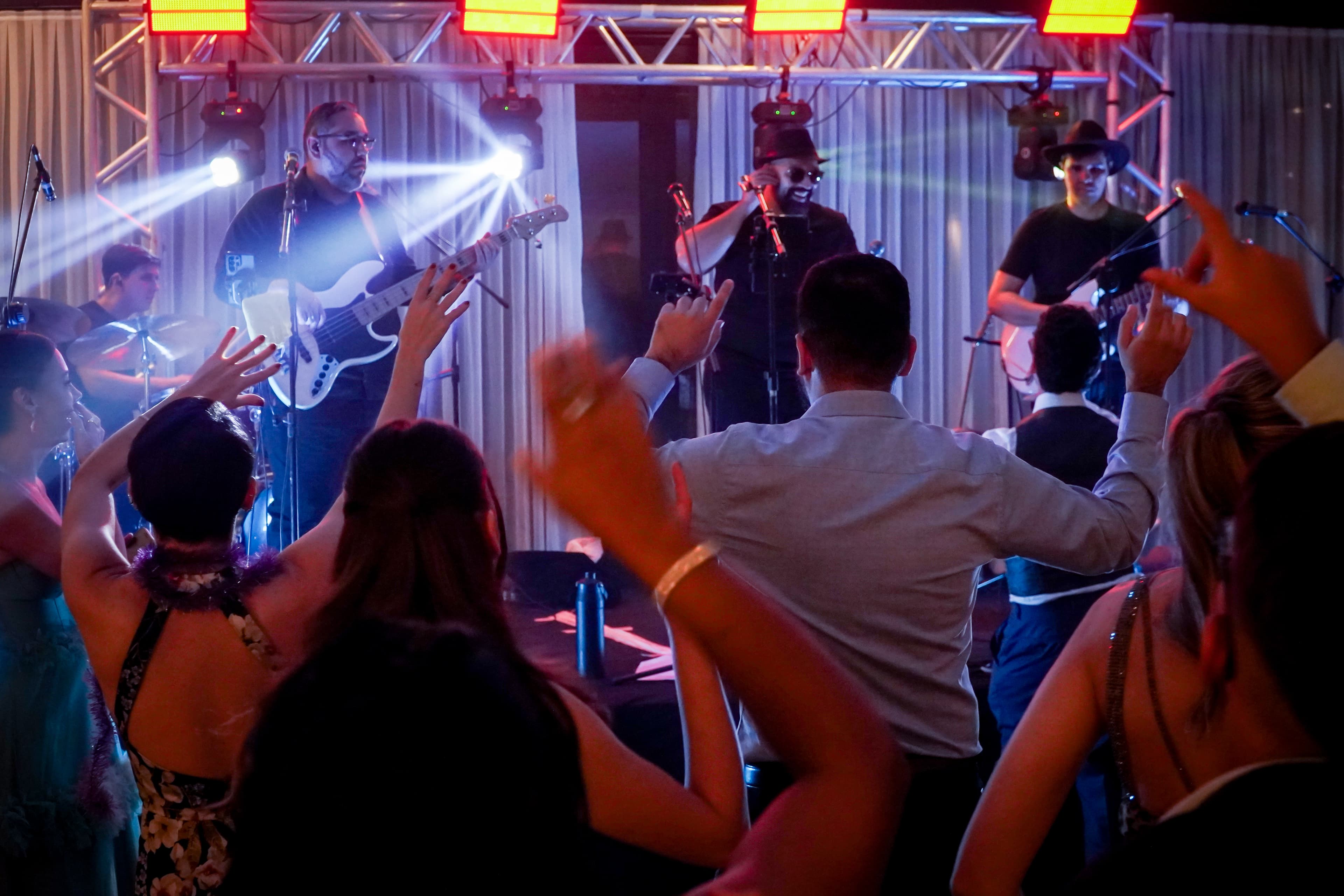 Capa - Banda vs DJ