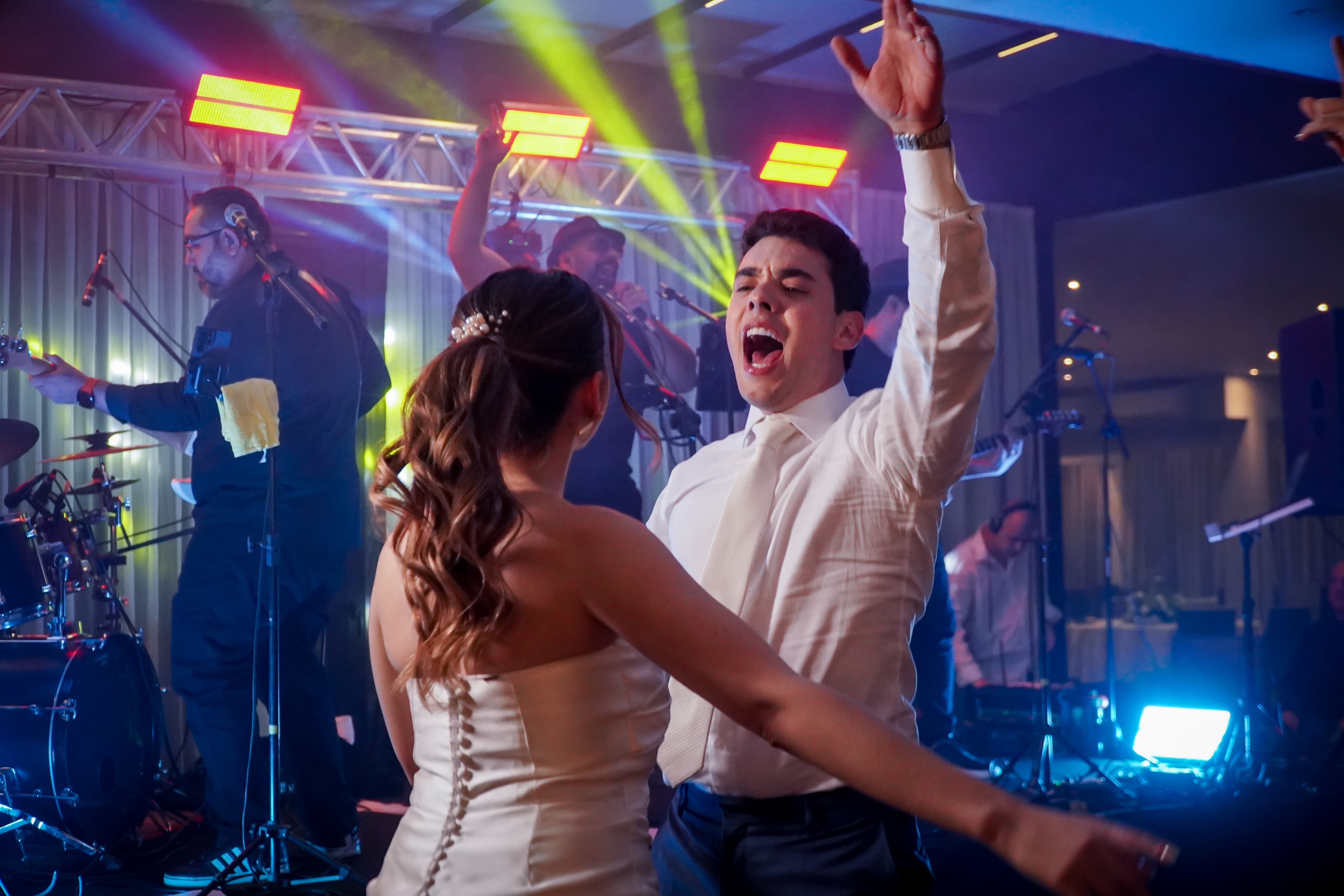 Estrutura audiovisual e iluminação de pista no show da Na Janela Band